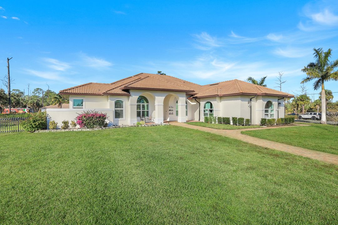 90 22nd Ave NW, Naples, FL 34120