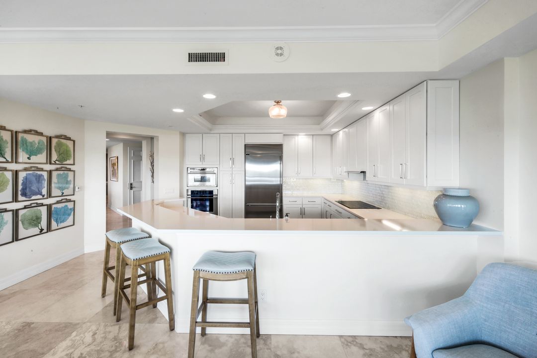 295 Grande Way #304, Naples, FL 34110