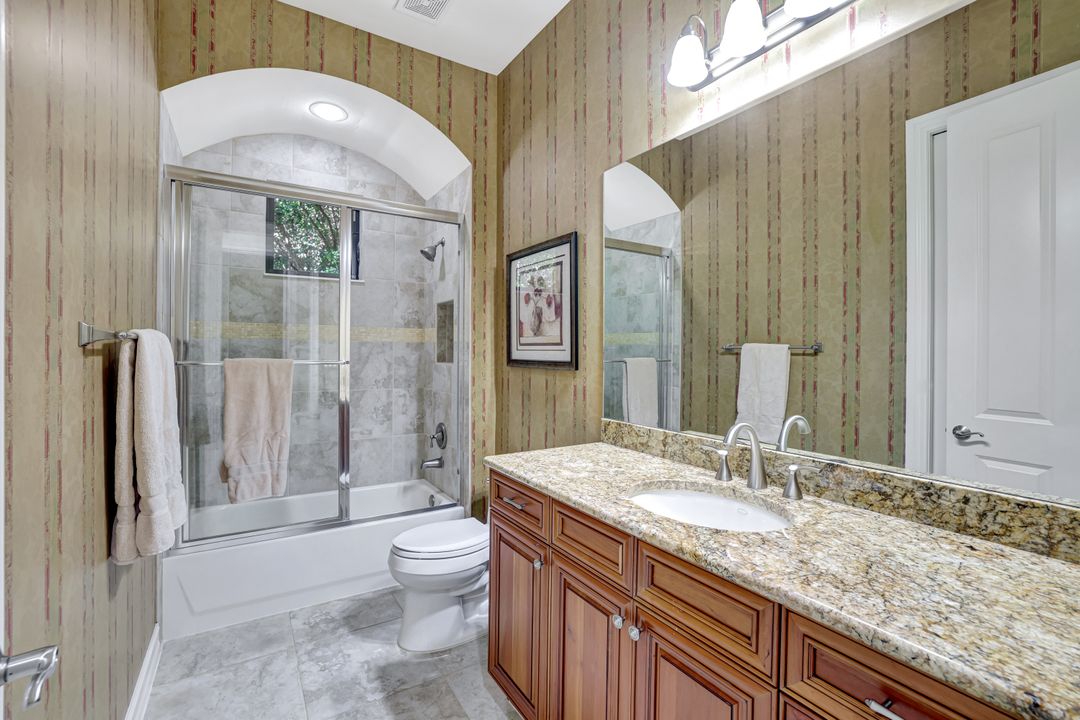7748 Classics Dr, Naples, FL 34113