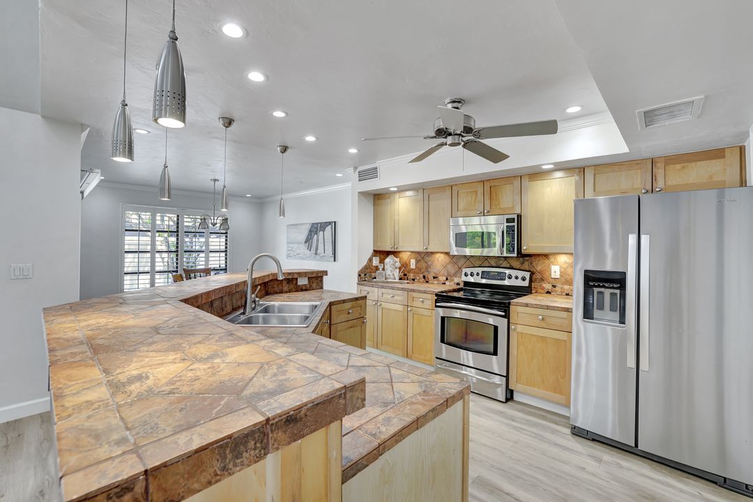 206 Woodshire Ln, Naples, FL 34105