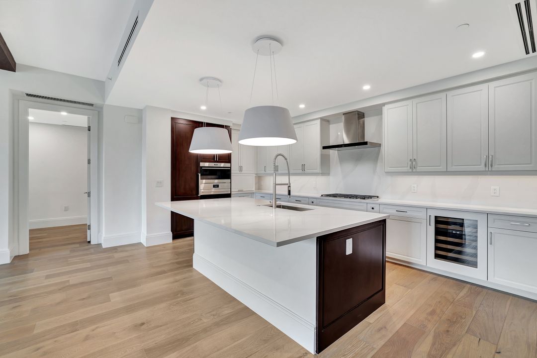 1130 3rd Ave S #211, Naples, FL 34102