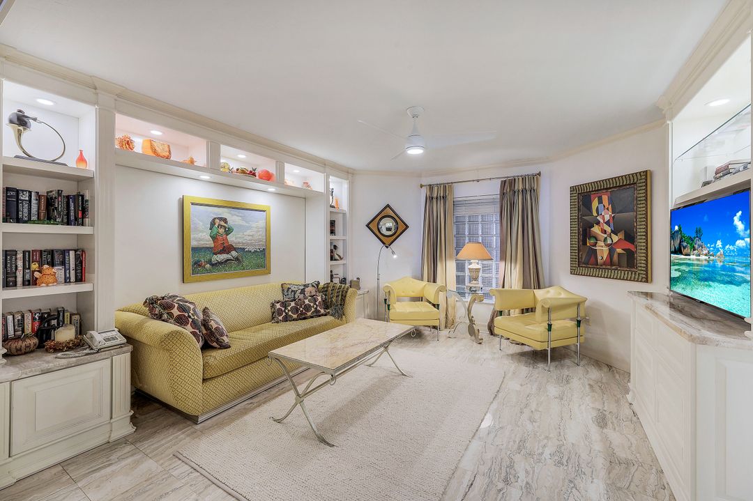 20 Seagate Dr #202, Naples, FL 34103