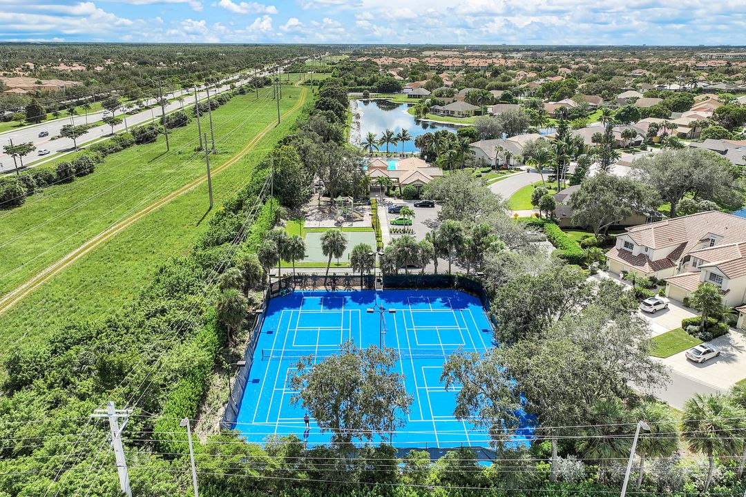 2520 Grove Isle Ct, Naples, FL 34109