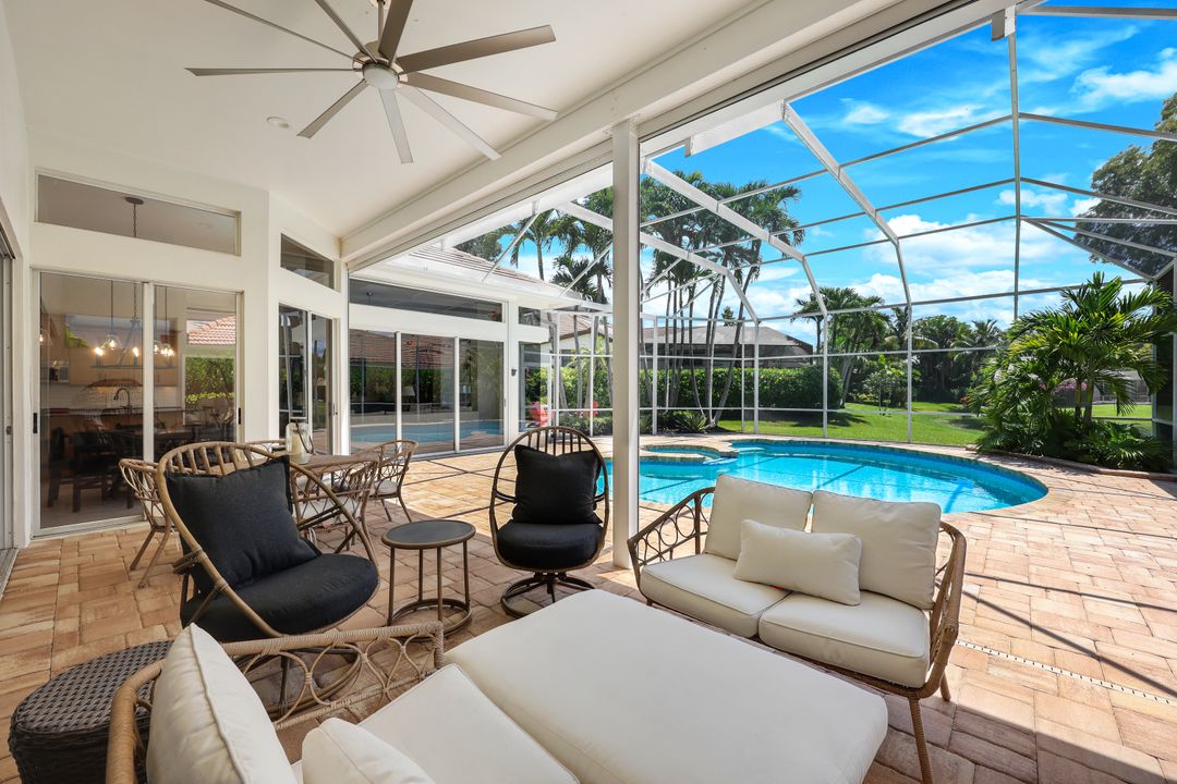 7998 Beaumont Ct, Naples, FL 34109