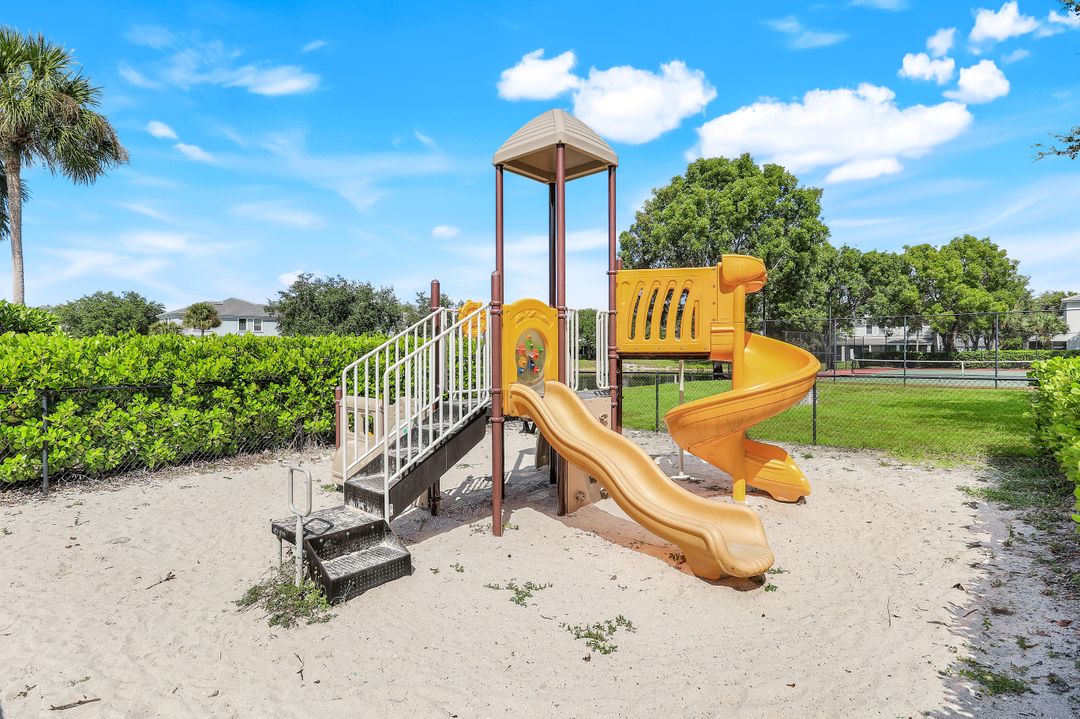 15239 Summit Pl Cir, Naples, FL 34119