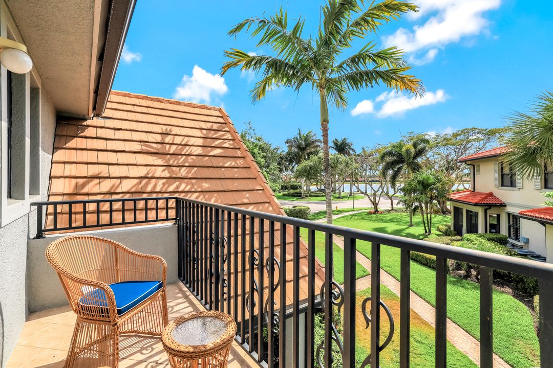 1383 Artesia Dr E #701, Naples, FL 34113