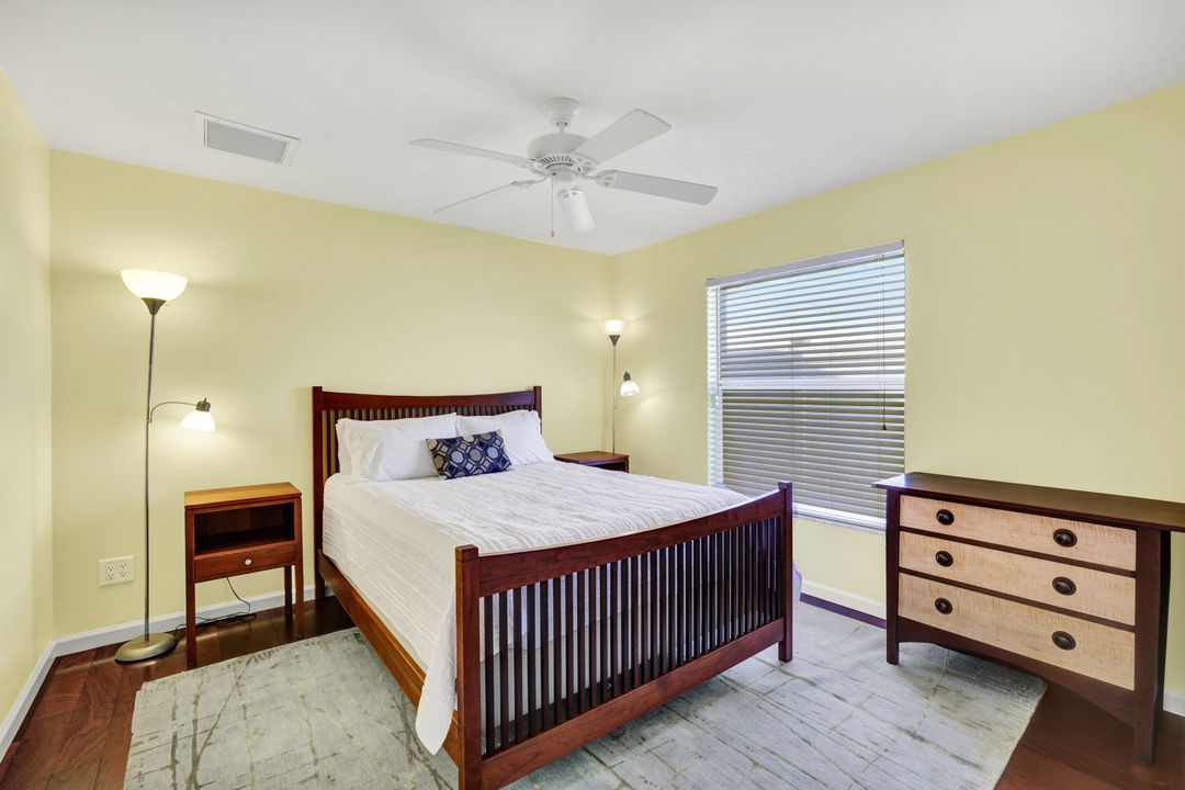 10341 Regent Cir, Naples, FL 34109