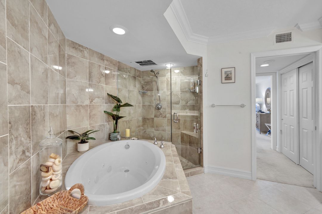 4551 Gulf Shore Blvd N #505, Naples, FL 34103