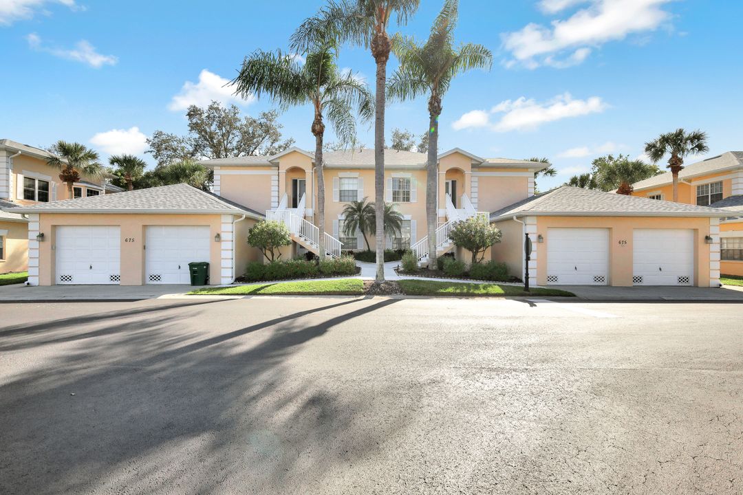 675 Wiggins Lake Dr #202, Naples, FL 34110