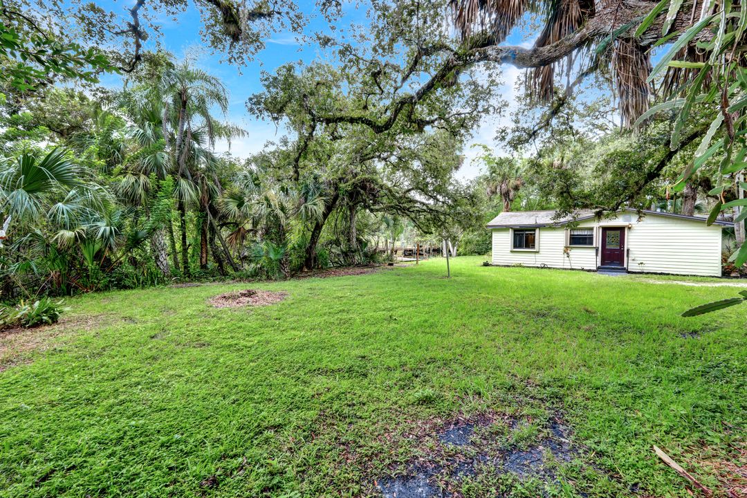 18200 Elmwood Dr, Alva, FL 33920