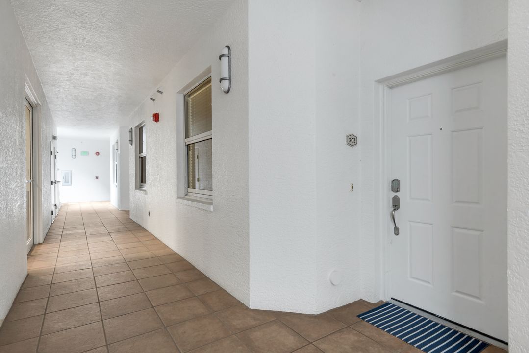 450 Launch Cir #203, Naples, FL 34108