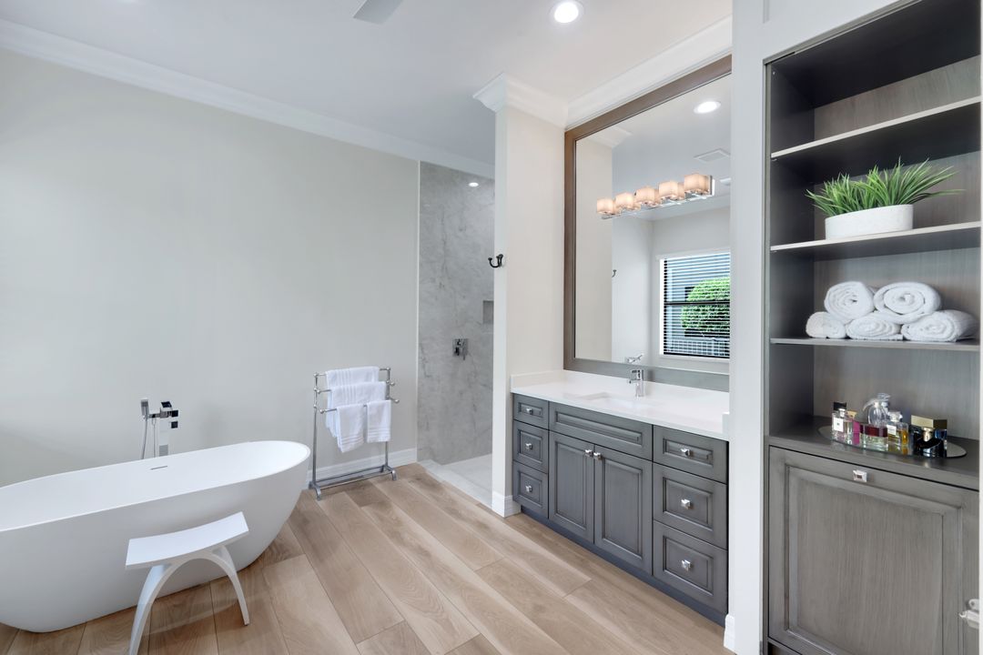 3927 Torrens Ct, Naples, FL 34119