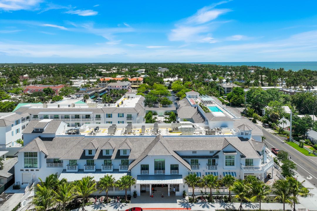 382 12th Ave S, Naples, FL 34102