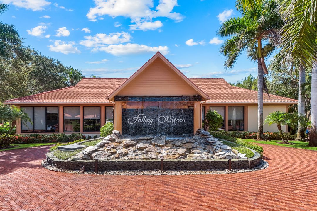 2036 Cascades Dr #7, Naples, FL 34112