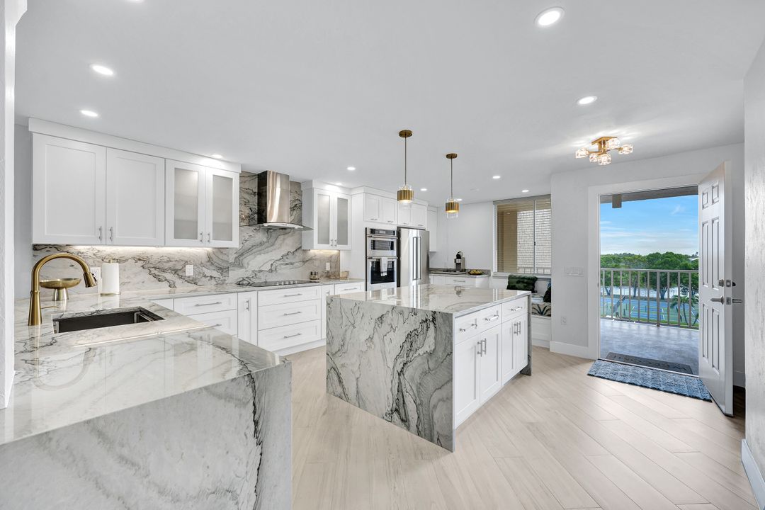 11118 Gulf Shore Dr #302, Naples, FL 34108