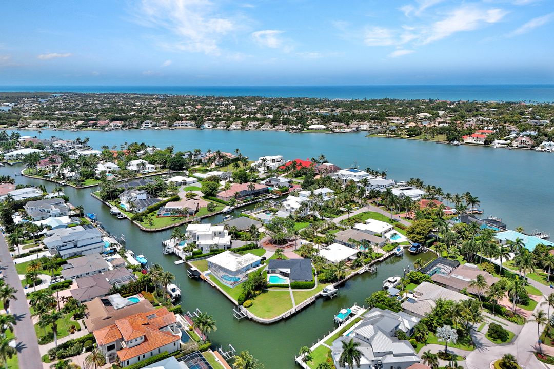 2140 Shad Ct, Naples, FL 34102