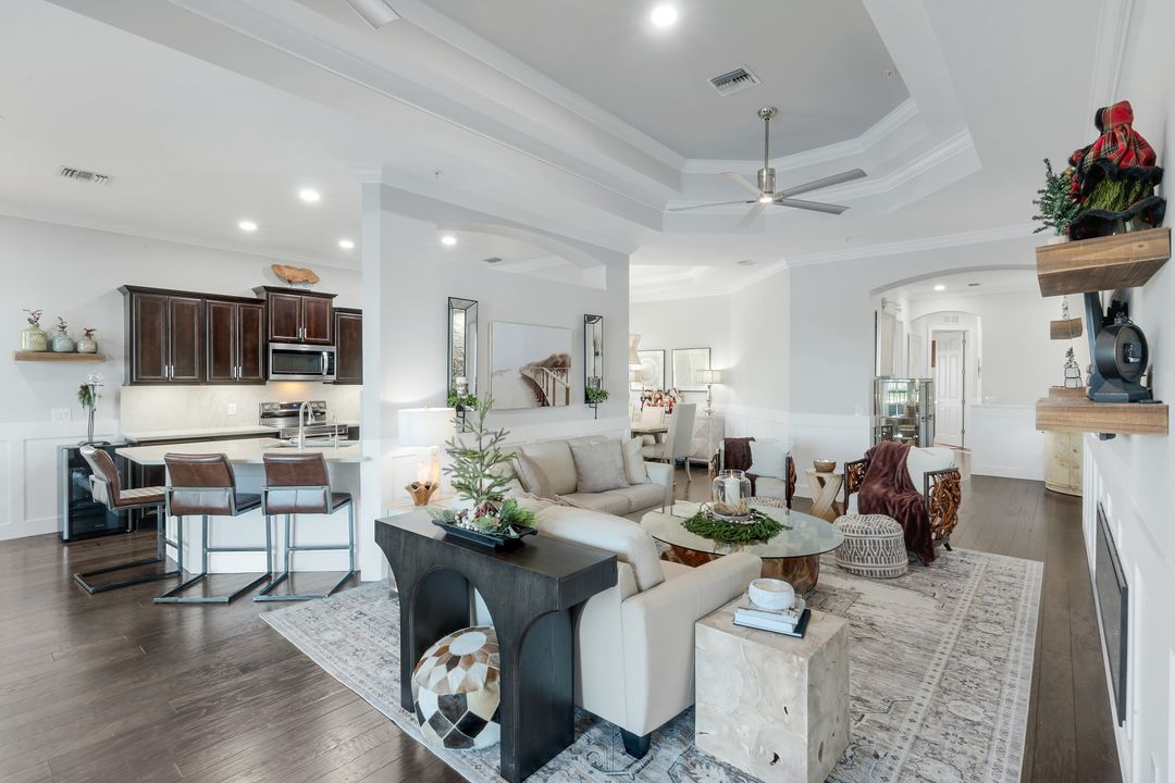 8783 Coastline Ct #202, Naples, FL 34120