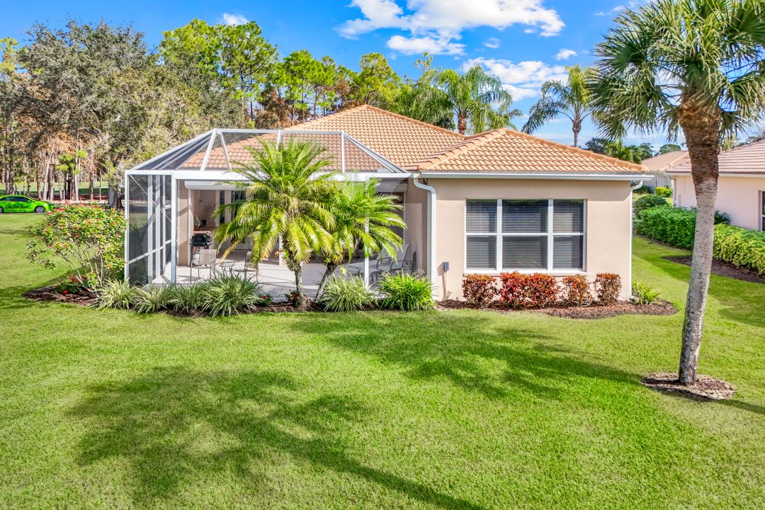 462 Preswick Ln, Naples, FL 34120