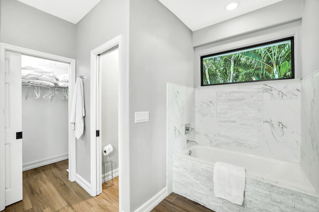 910 Ivory Ct, Marco Island, FL 34145