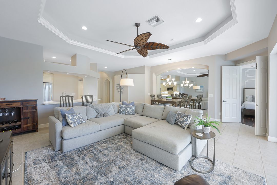 463 Tullamore Ln, Naples, FL 34110