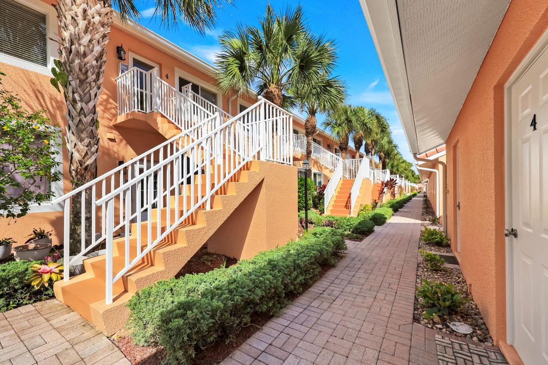 6830 Beach Resort Dr #4, Naples, FL 34114