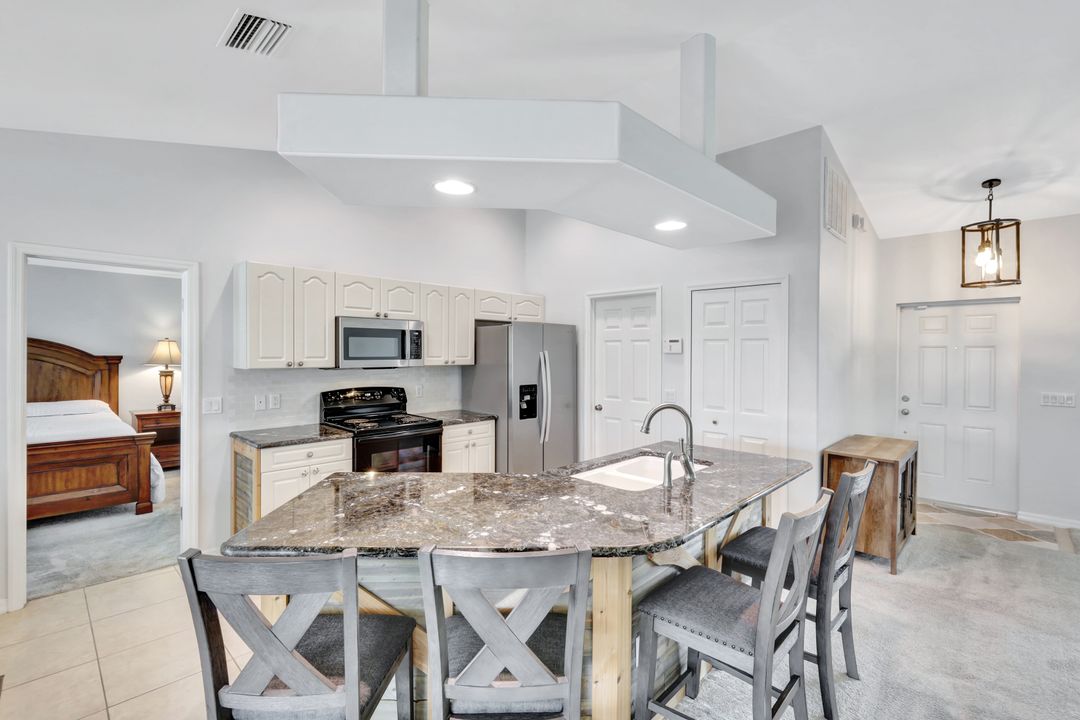 1904 NE 18th Pl, Cape Coral, FL 33909