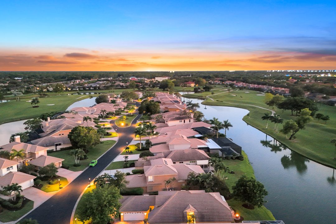 10366 Quail Crown Dr, Naples, FL 34119