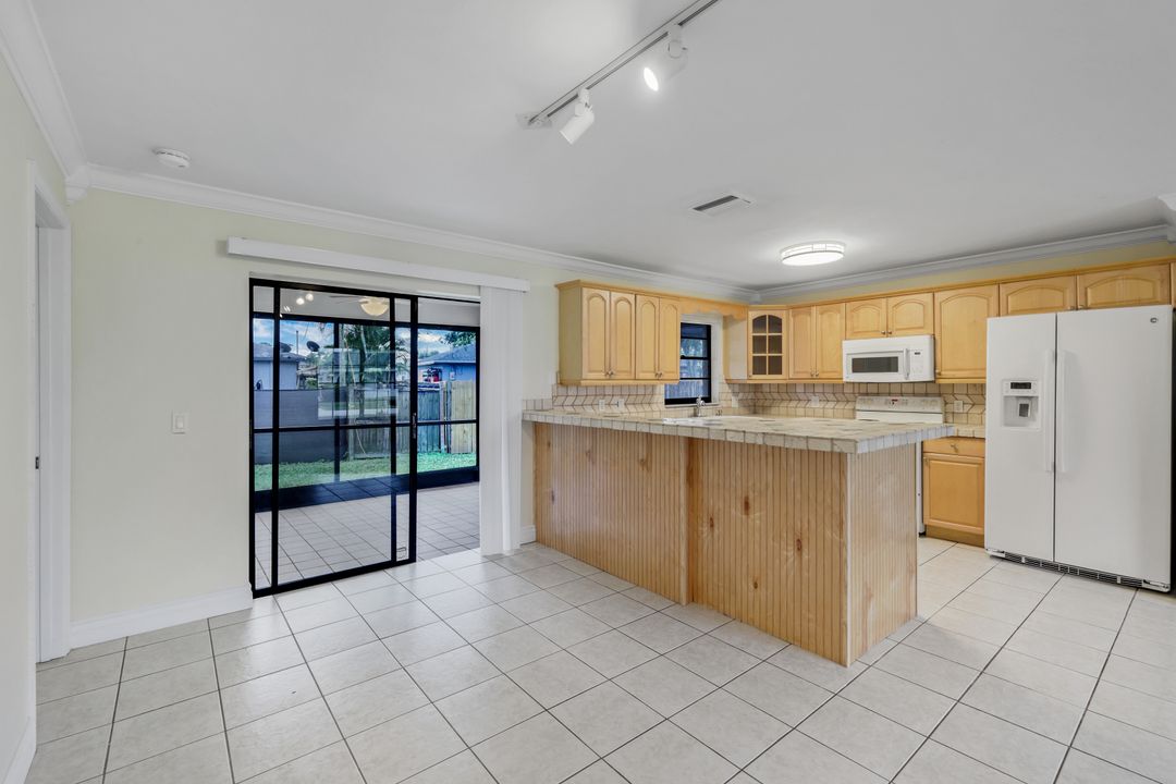 9052 Murcott Dr W, Fort Myers, FL 33967