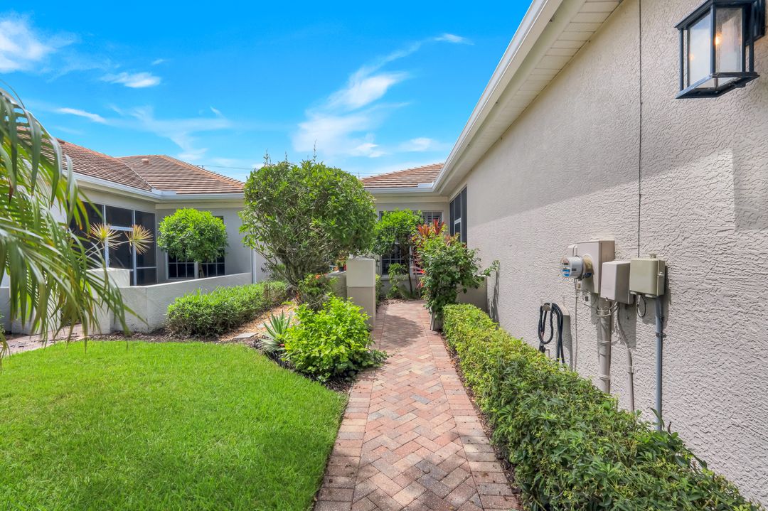 1814 Leamington Ln, Naples, FL 34109