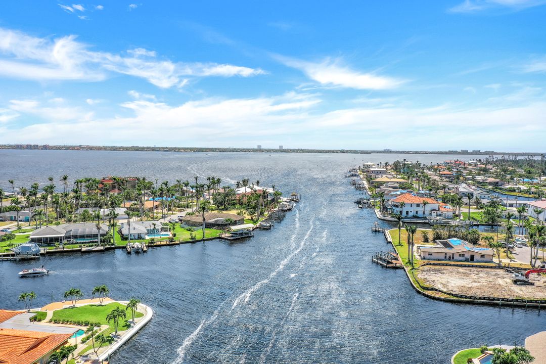 5205 Savoy Ct, Cape Coral, FL 33904