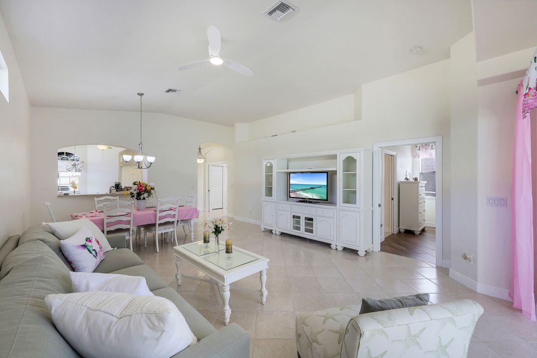 8687 Ibis Cove Cir, Naples, FL 34119