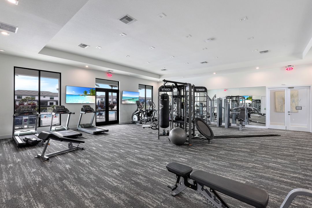 7473 Rockefeller Dr, Naples, FL 34119