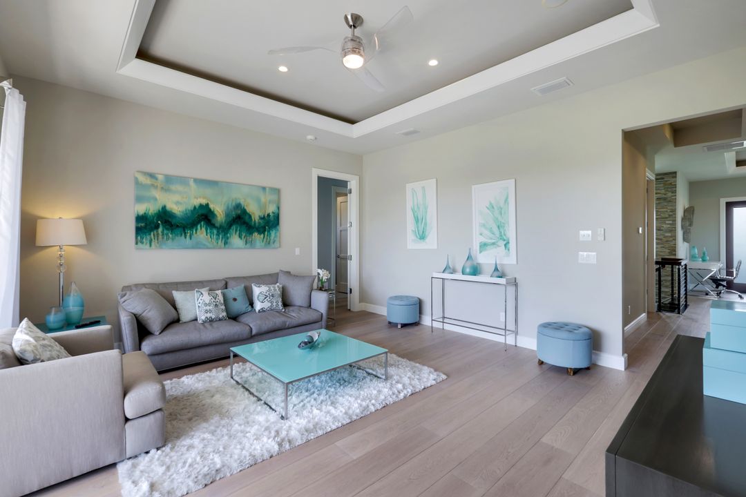 875 Wedge Dr, Naples, FL 34103
