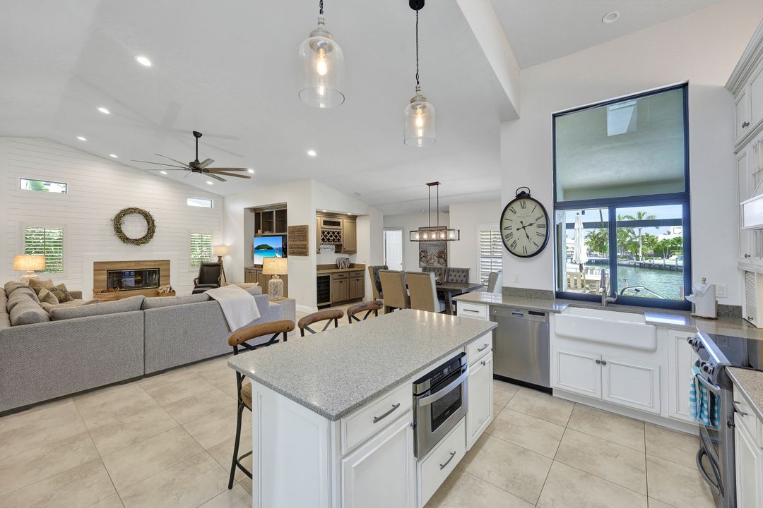 665 Rockport Ct, Marco Island, FL 34145