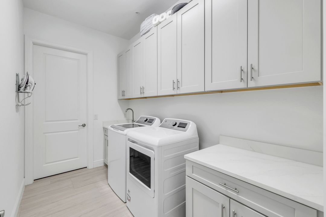 2472 Breakwater Wy #11-202, Naples, FL 34112