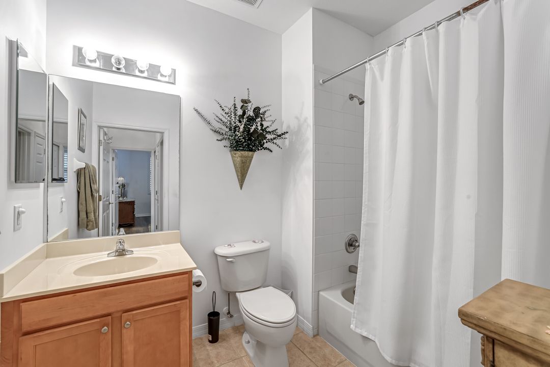4843 Hampshire Ct #204, Naples, FL 34112