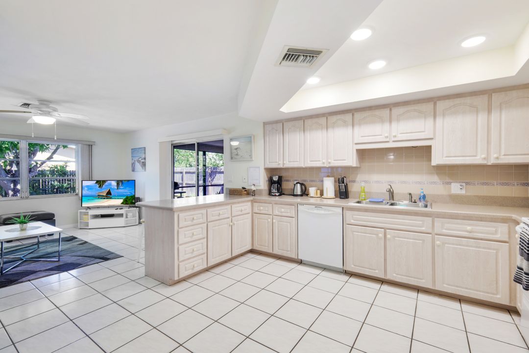 4587 Capri Dr, Naples, FL 34103