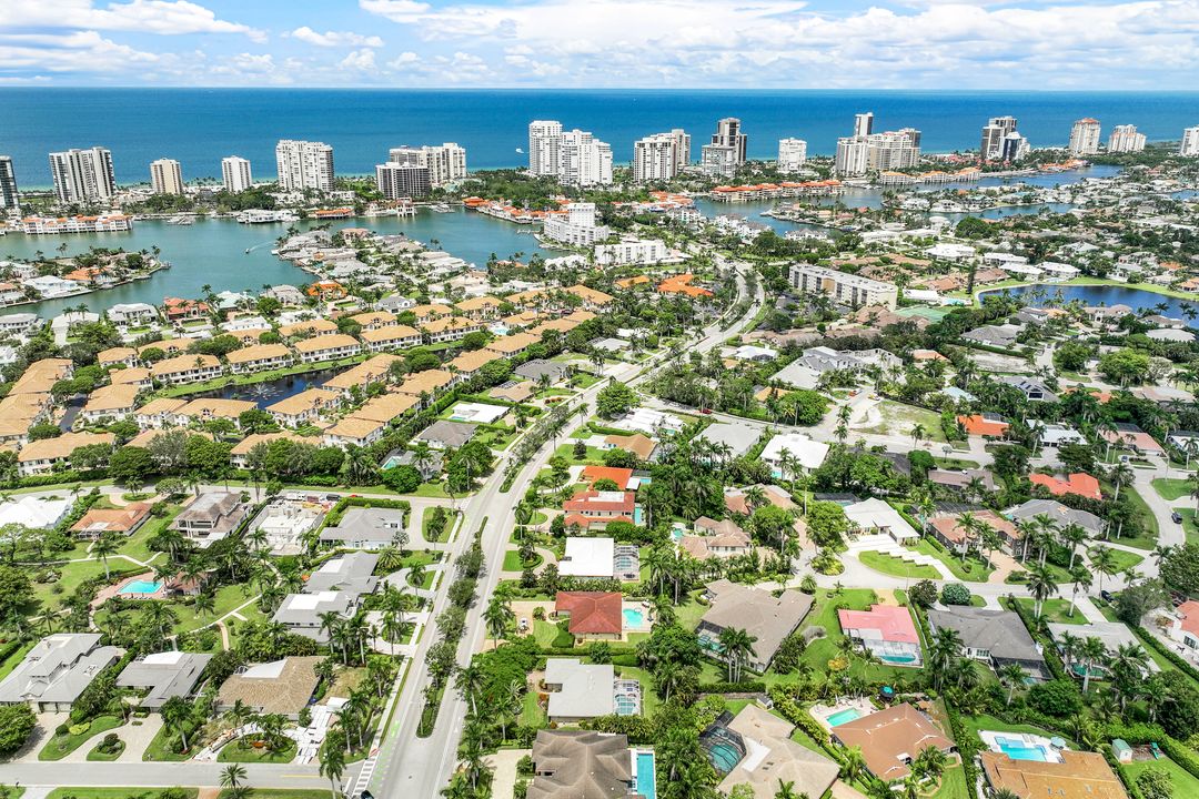 727 Park Shore Dr, Naples, FL 34103