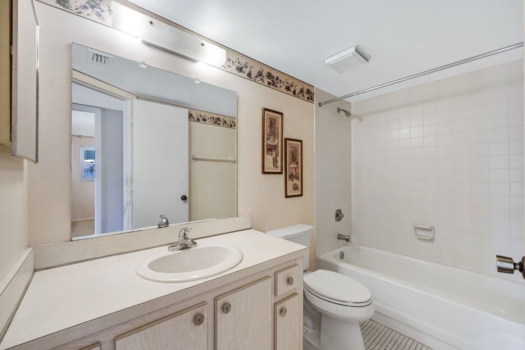 1056 Forest Lakes Dr #C-211, Naples, FL 34105