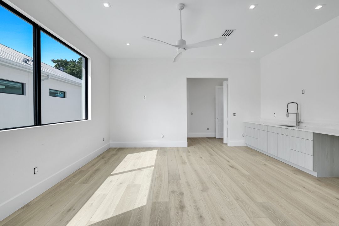 513 92nd Ave N, Naples, FL 34108