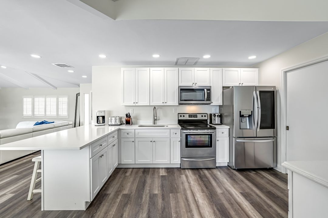 401 Capri Blvd, Naples, FL 34113