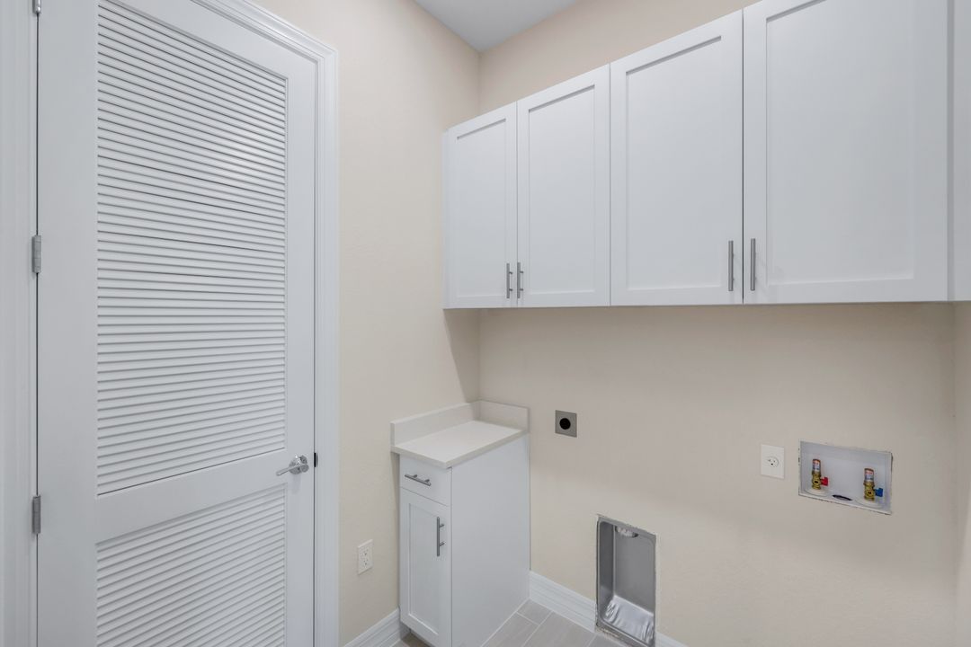 280 Antilles Wy E #101, Naples, FL 34112