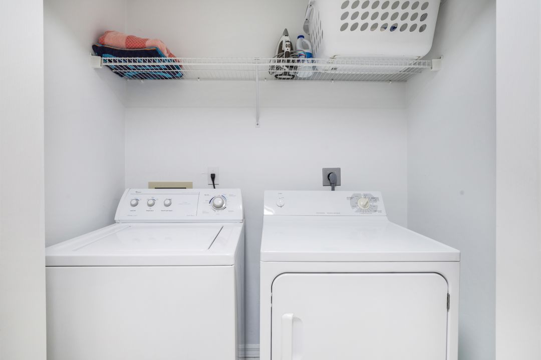 661 Captn Kate Ct, Naples, FL 34110