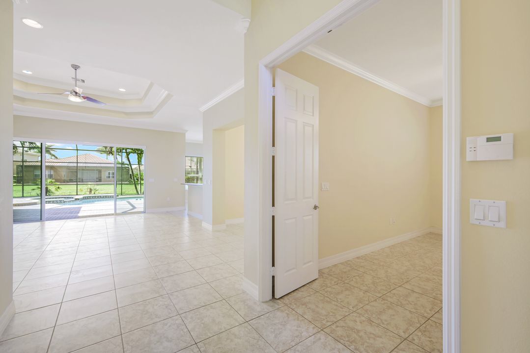 6592 Marbella Ln, Naples, FL 34105