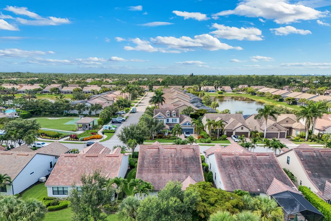 16345 Camden Lakes Cir, Naples, FL 34110