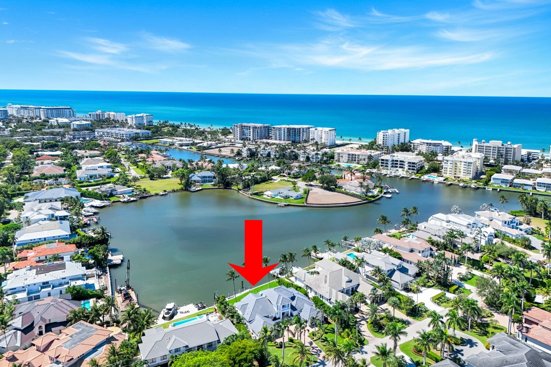 400 Springline Dr, Naples, FL 34102