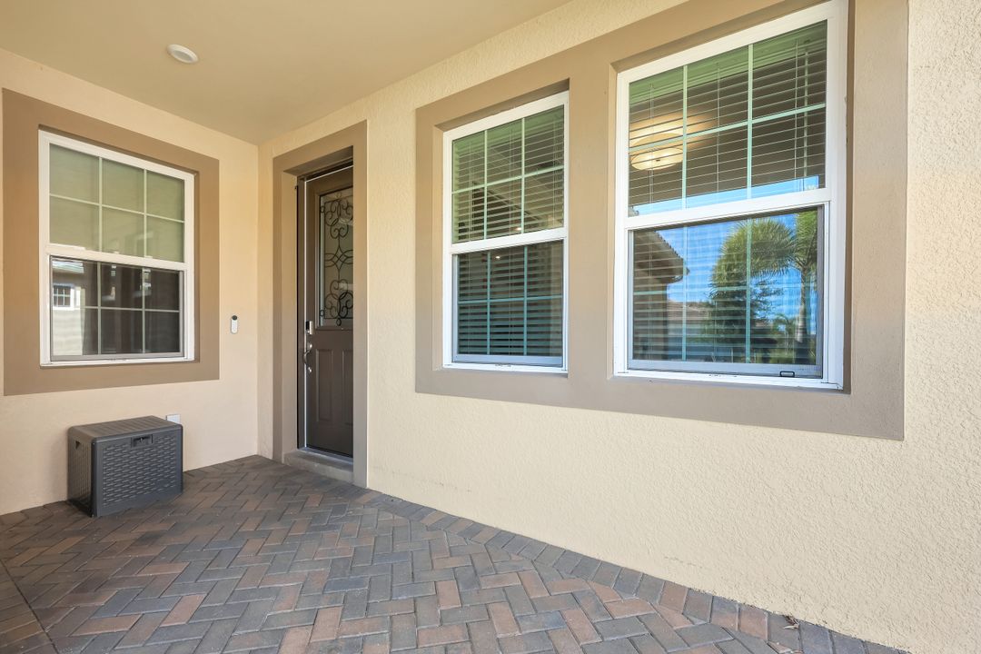 10341 Bonavie Cv Dr, Fort Myers, FL 31570