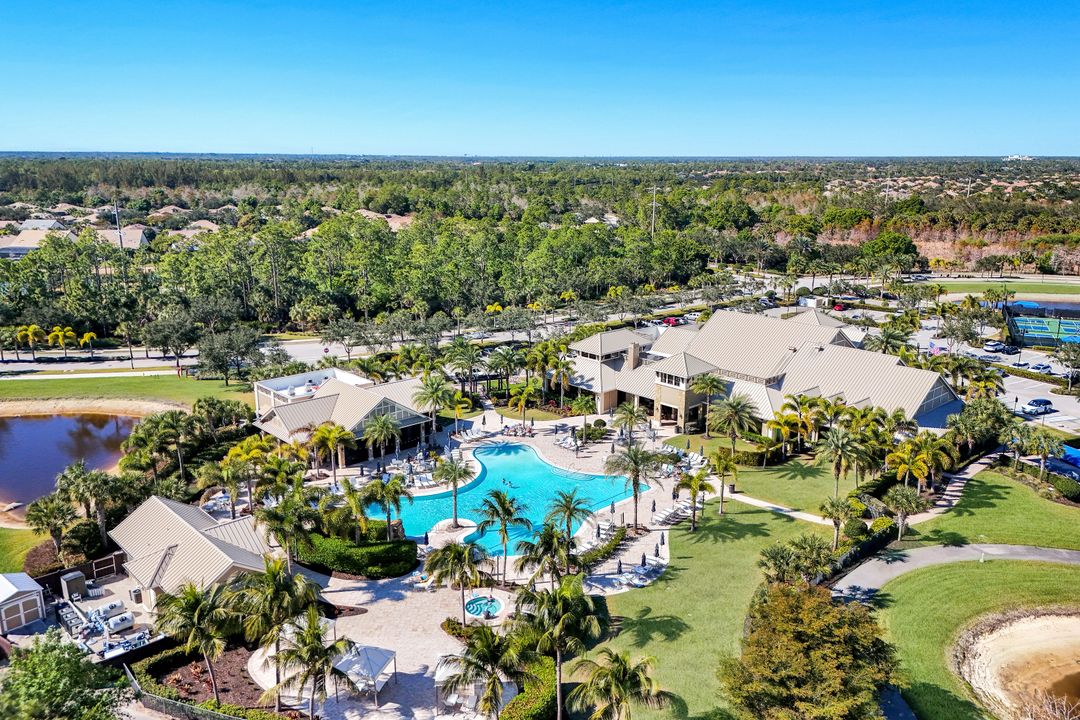 7121 Live Oak Dr, Naples, FL 34114