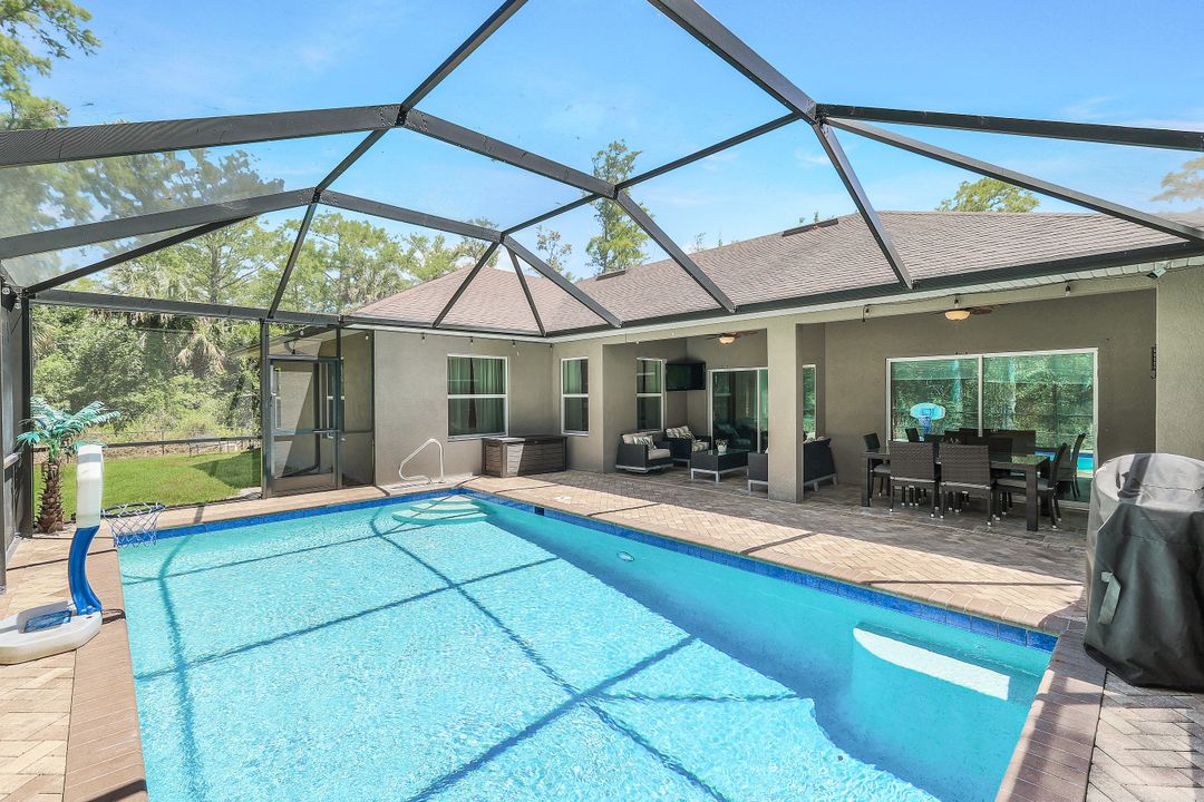 575 12th Ave NW, Naples, FL 34120