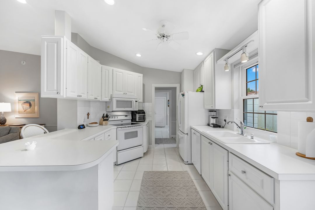 4142 Los Altos Ct, Naples, FL 34109